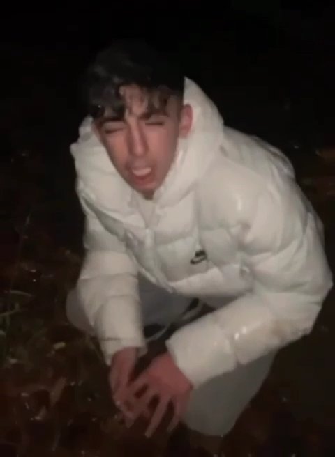 The inexperienced kid who was sent to the hospital to gather intelligence for an assassination attempt on his rivals gets caught.